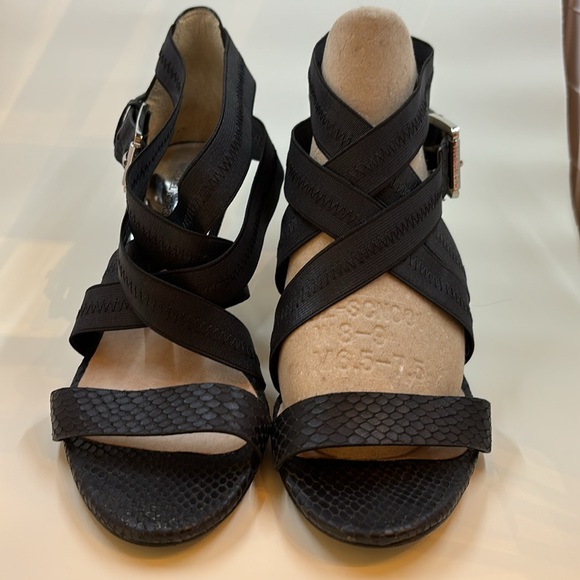 Size 7.5 Michael Kors black strappy heels - Picture 2 of 8